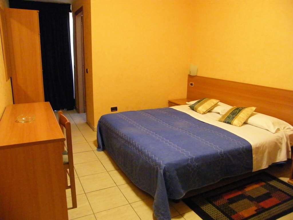 Hotel Residence Memmina Frosinone Cameră foto